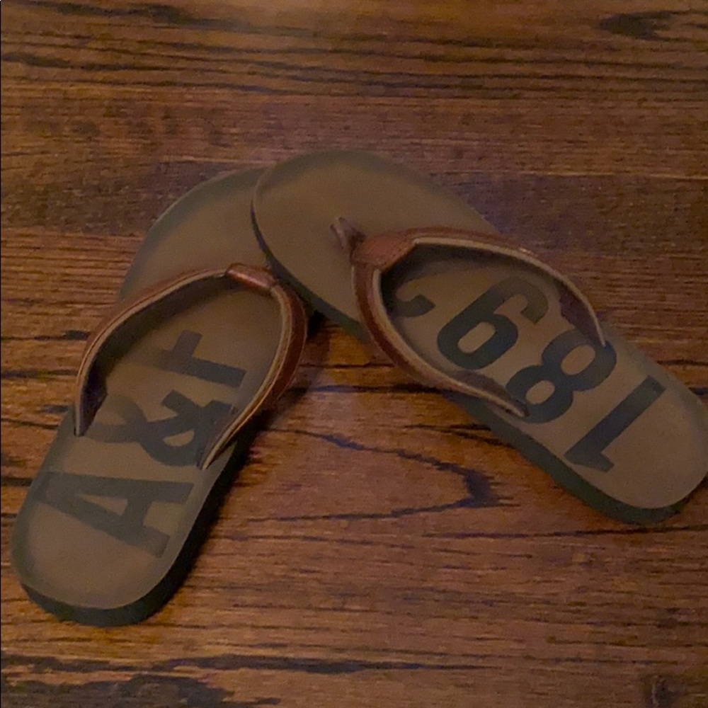 Boys Abercrombie and Fitch flip flops